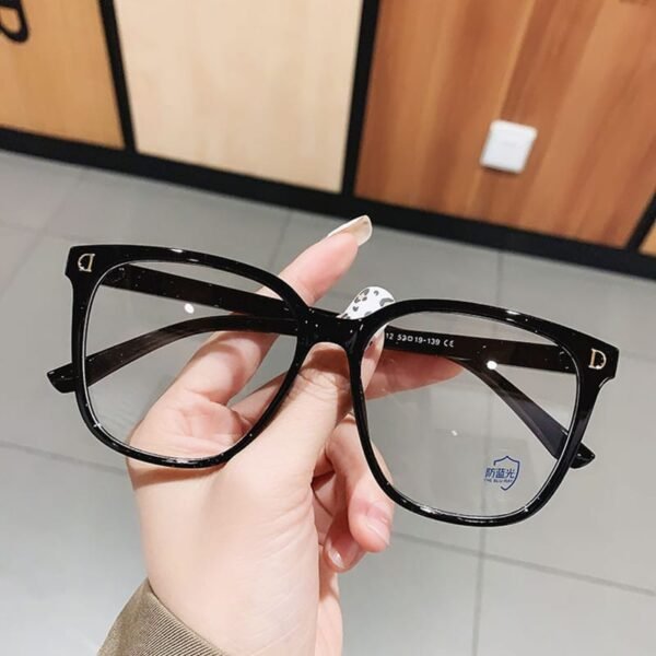 Women’s Anti-Blue Light Myopia Glasses for Stylish Eye Care